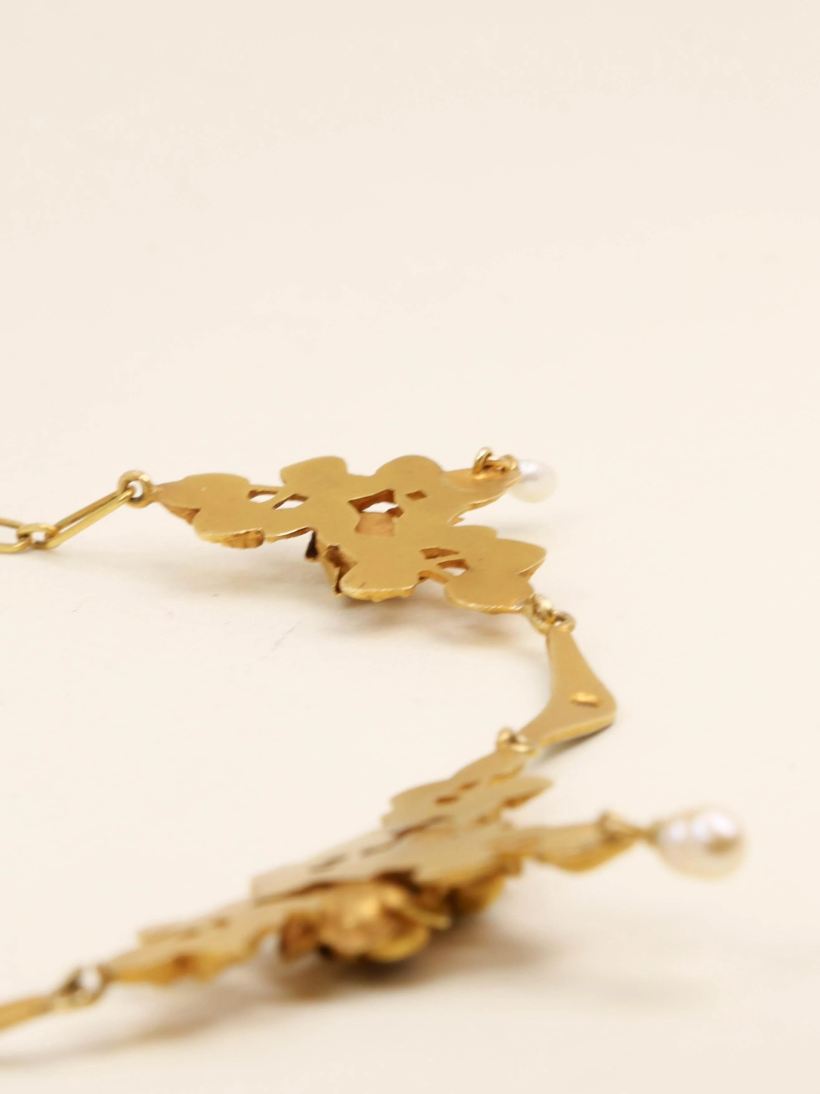 Art Nouveau drapery necklace in yellow gold, pearls, and diamonds - Image 6