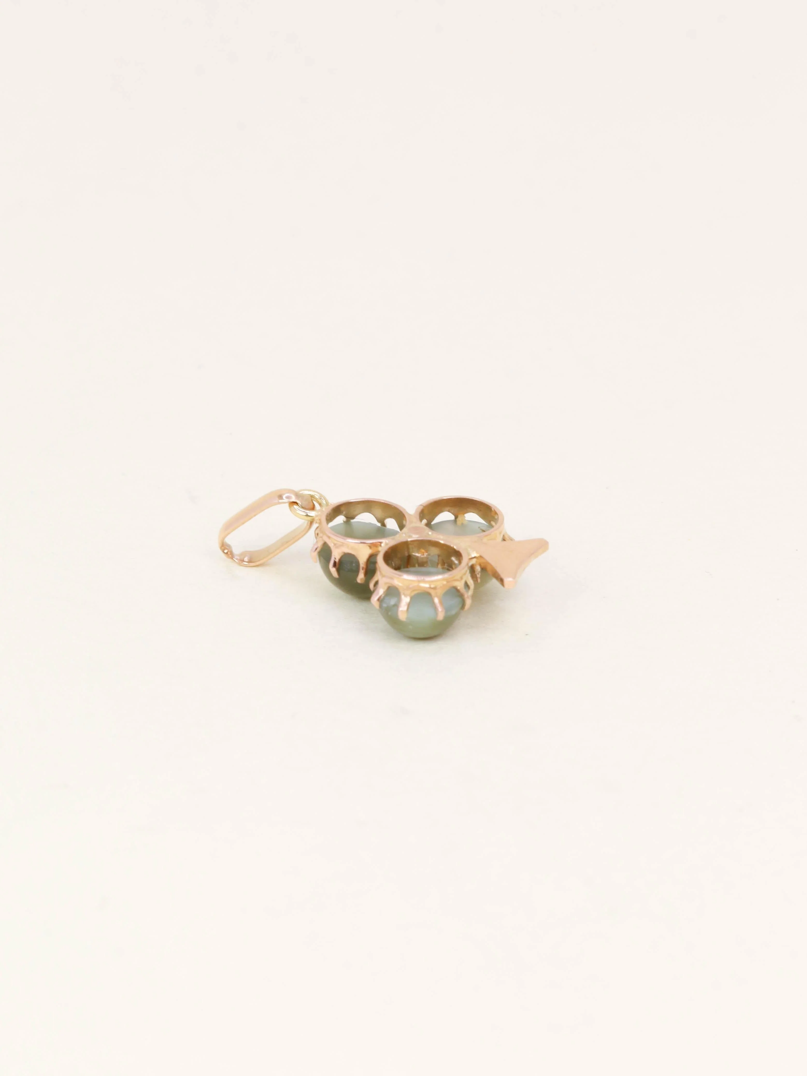 Yellow gold cat's eye clover tie pin - Image 5