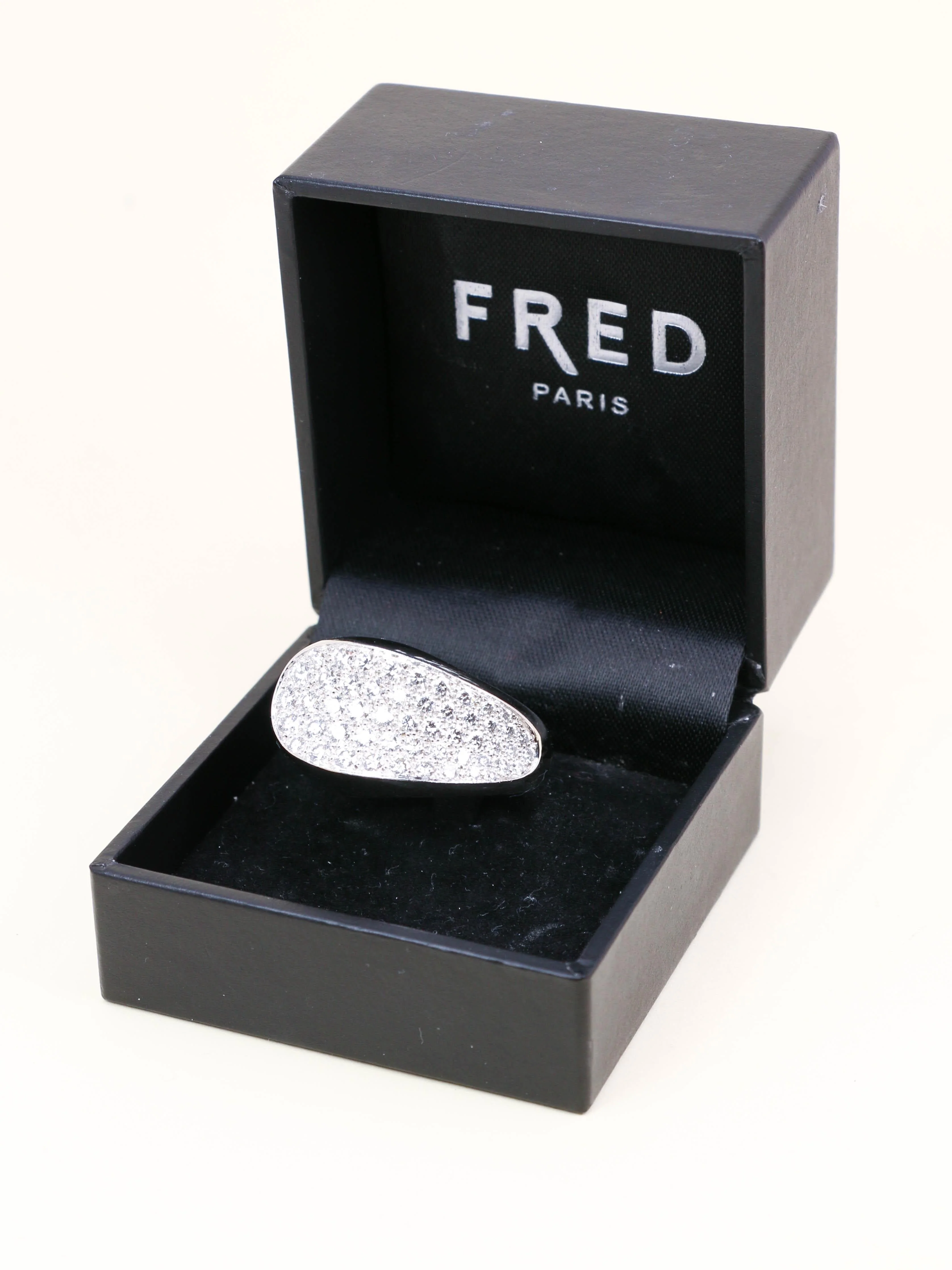 FRED Candy ring white gold diamonds - Image 10